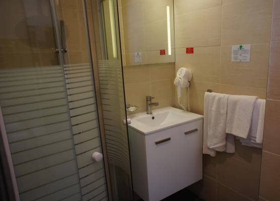 Central Hotel 1
