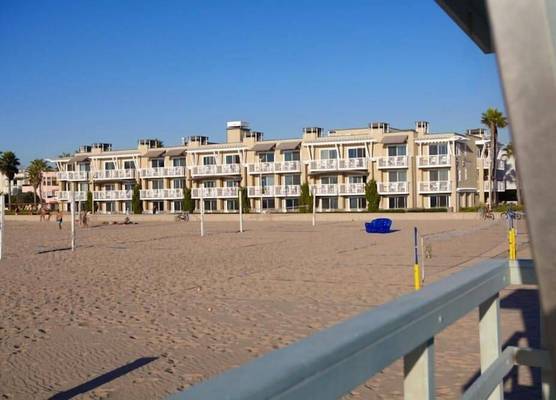 Beach House Hotel at Hermosa Beach 1