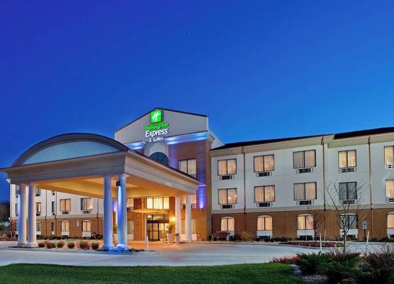 Holiday Inn Express & Suites ST CHARLES by IHG 1