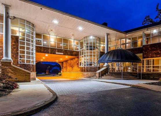 Best Western Plus The Inn & Suites at the Falls 1