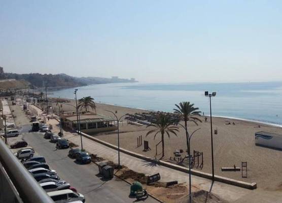 Apartamento con piscina en la primera línea de playa de Fuengirola 1