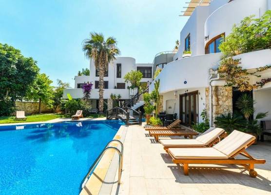 Duplex House With Shared Pool Near Beach in Kalkan 1