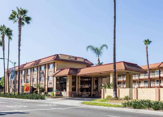 Super 8 by Wyndham Anaheim/Disneyland Drive 1