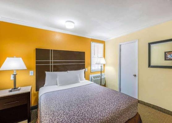 AC Lodge by Beach and Boardwalk 1