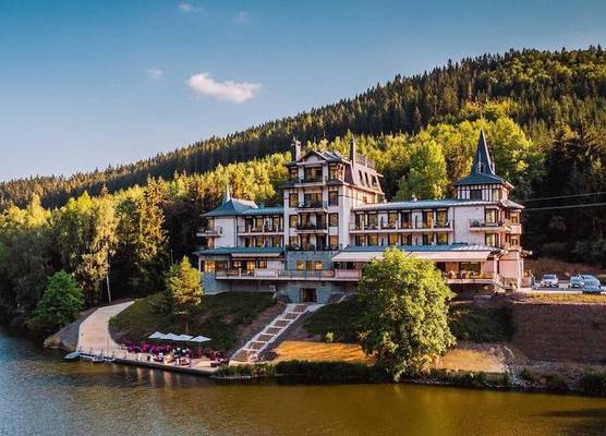 Retro Riverside Wellness Resort 1