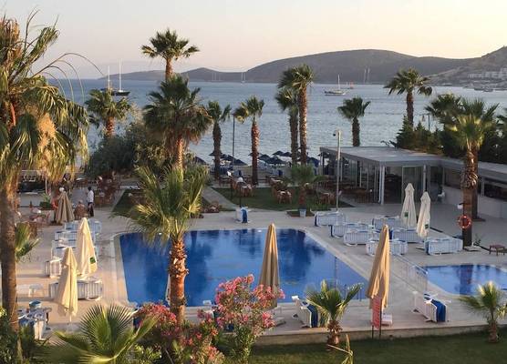 Nagi Beach Hotel 1