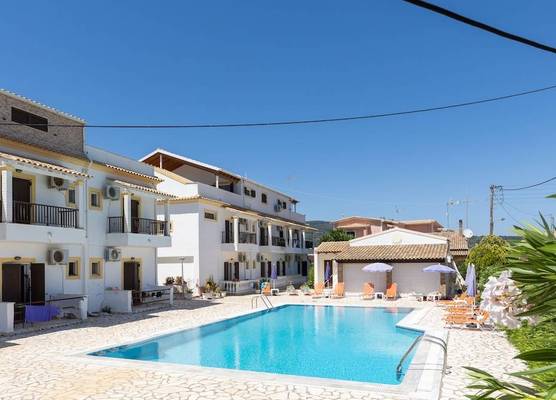 Dora Pool Studios by Konnect,150m from the Beach 1