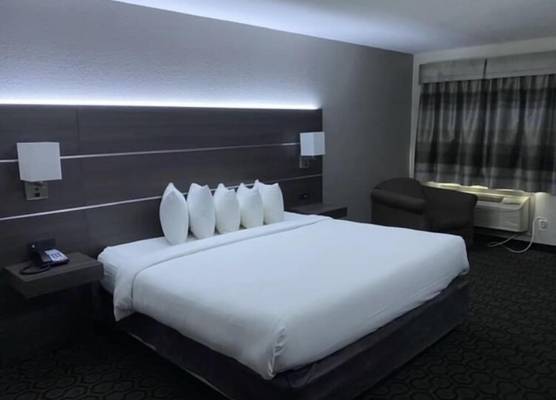 Days Inn by Wyndham Wagoner 1