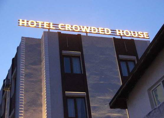 Hotel Crowded House 1