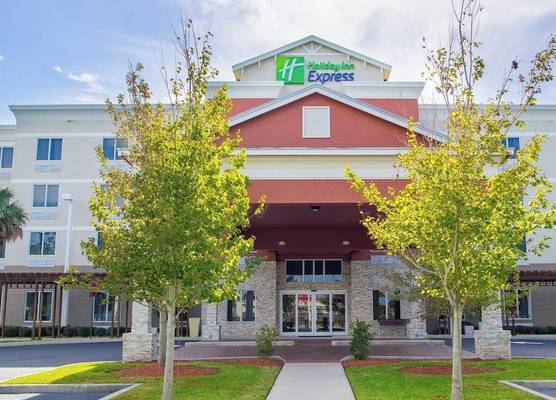 Holiday Inn Express & Suites PALM BAY by IHG 1
