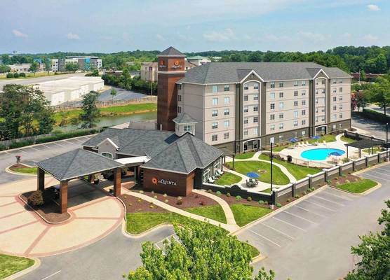 La Quinta by Wyndham Greensboro Highpoint 1
