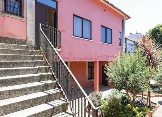 Guesthouse Bonjardim by LovelyStay 1