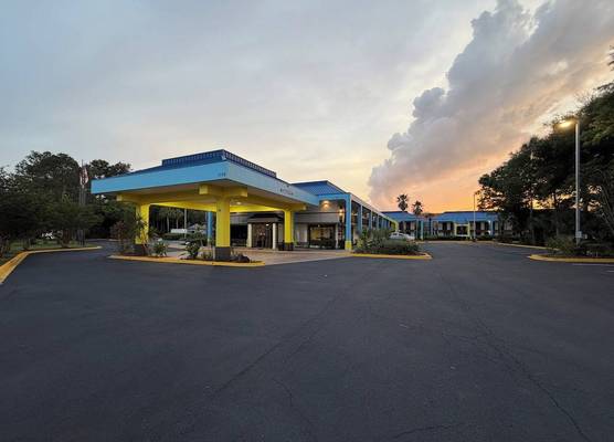 Days Inn by Wyndham Jacksonville Airport 1