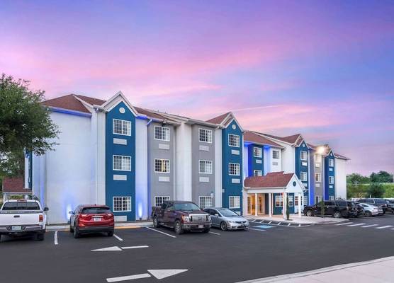Microtel Inn & Suites by Wyndham Brooksville 1
