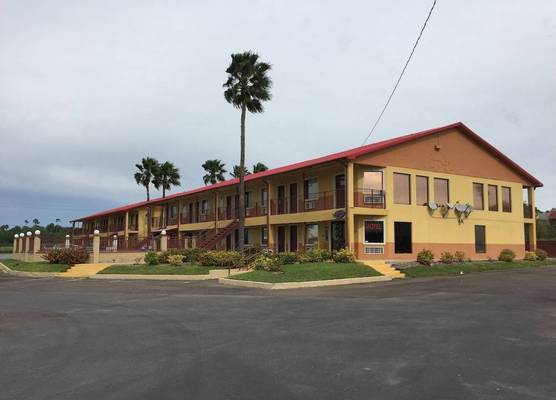 Deluxe Inn Airport 1