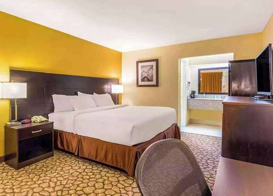 Ramada by Wyndham Santee I-95 1