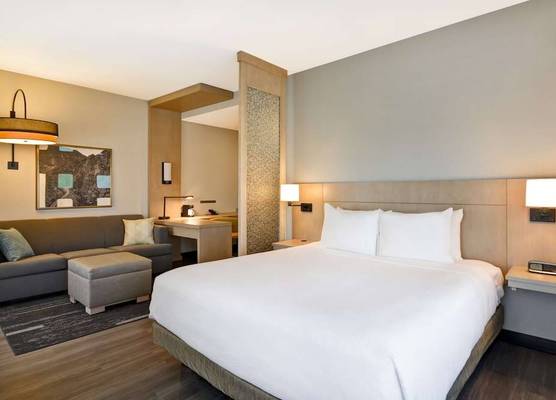 Hyatt Place Fresno 1