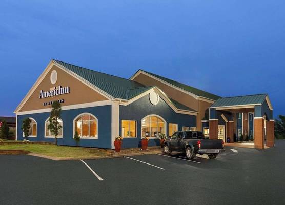 AmericInn by Wyndham Grinnell 1