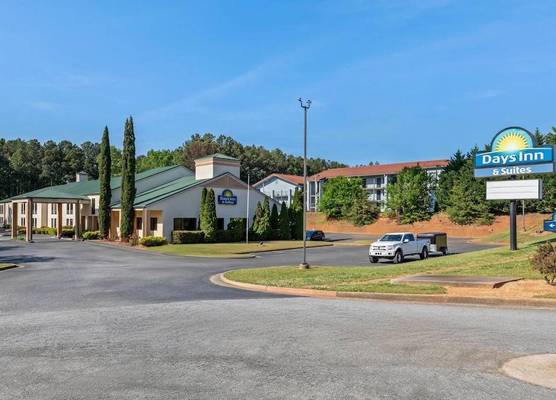 Days Inn & Suites by Wyndham Peachtree Corners Norcross 1