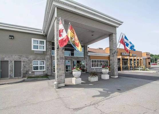 Econo Lodge Inn & Suites 1