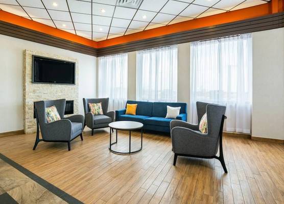 Comfort Inn & Suites Barrie - Highway 400 1
