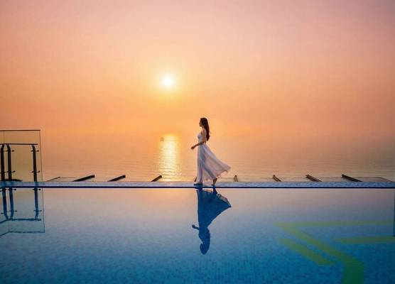 Maximilan Danang Beach Hotel 1