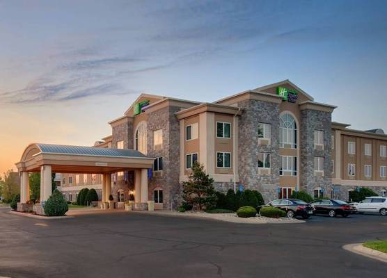 Holiday Inn Express & Suites SAGINAW by IHG 1