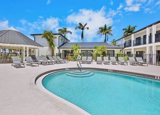 Tropic Isle At Anna Maria Island Inn 1