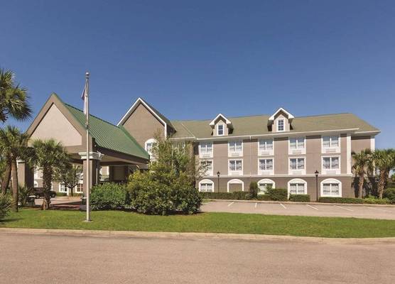 Country Inn & Suites by Radisson, Beaufort West, SC 1