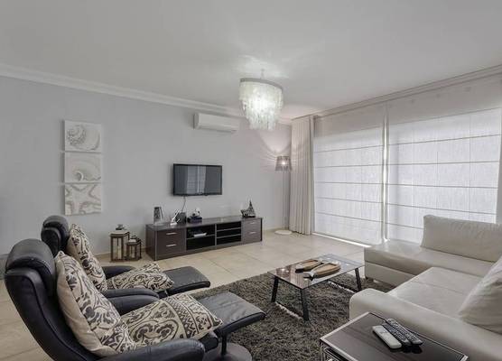 Luxury Apt with side Seaviews and Pool, Best Location by Buena Vista 1