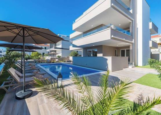 Pool Apartments Villa Meteorite 1