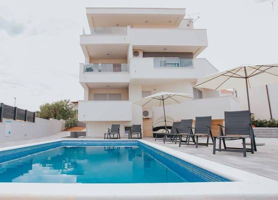 Apartments Pool Villa Aldura 1