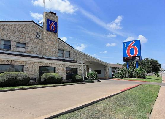 Motel 6 Austin, TX - Central Downtown UT 1