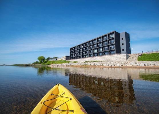 Terrace Bay Hotel - Lakefront 1