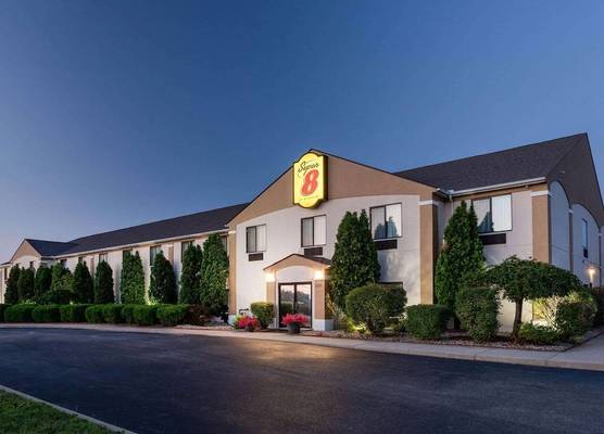 Super 8 by Wyndham Goshen 1