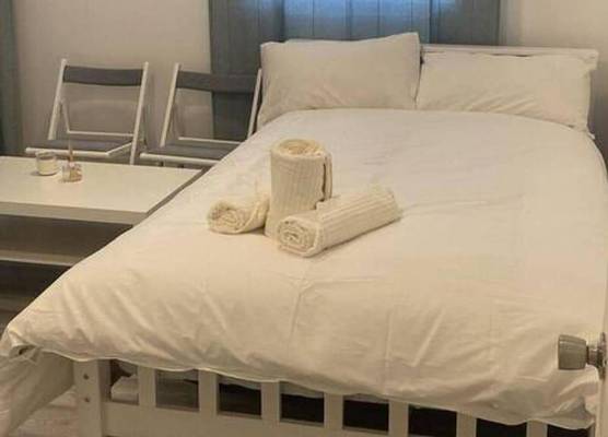 Studio- Sleeps 2-Pets Ok-Action Park and Stn Close 1