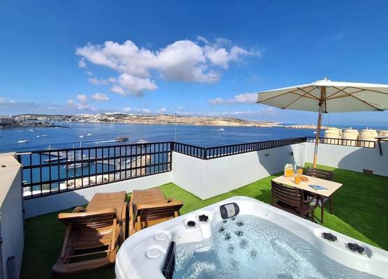 Islet Promenade Aparthotel - Studio with Hot Tub and Panoramic Sea Views by GetawaysMalta 1
