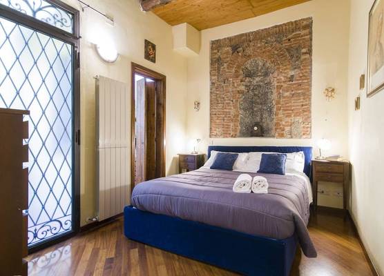 GuestHost - Florence Ariento Romantic Apartment 1