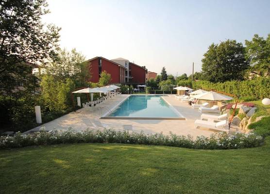 Red's Redaelli Hotel 1