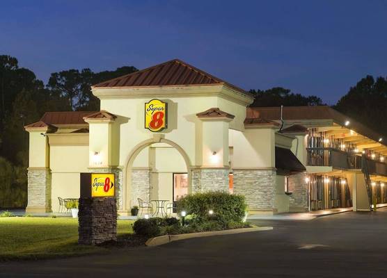 Super 8 by Wyndham Ormond Beach 1