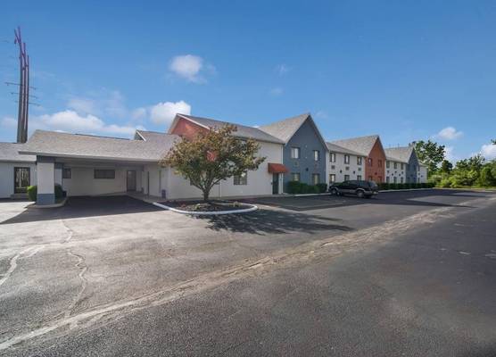 Ramada by Wyndham Effingham 1