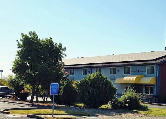 Deluxe Inn Willows 1