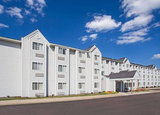 Microtel Inn & Suites by Wyndham Holland 1