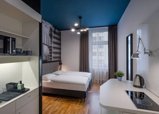 Dean's Home Budapest 1