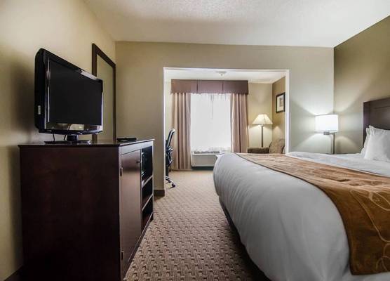 Quality Suites St. Joseph 1