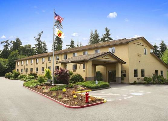Super 8 by Wyndham Port Angeles at Olympic National Park 1