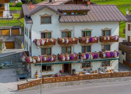 Hotel Serena - Tre Cime Views 1