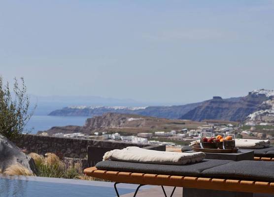 Apikia Santorini 1