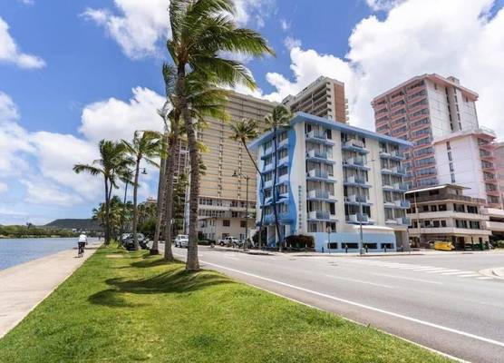 Holiday Surf Hotel (with full kitchen) 1