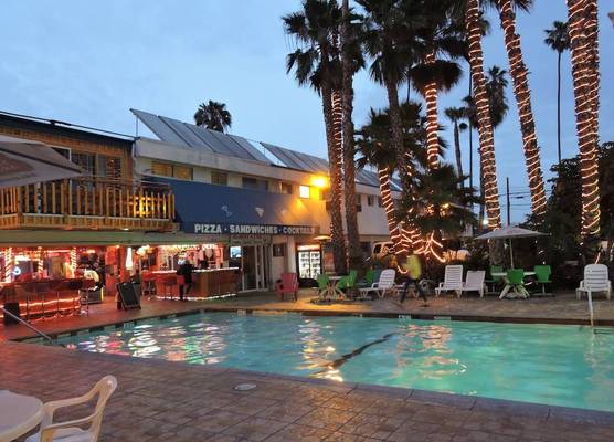 LA Adventurer Hotel 1